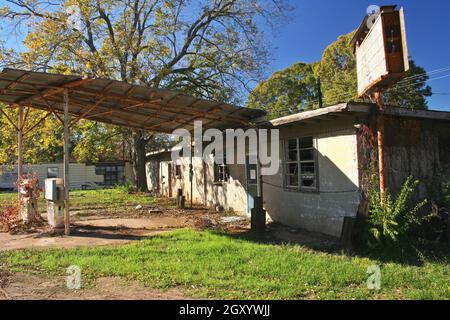 Station-service abandonnée rurale est du Texas Banque D'Images