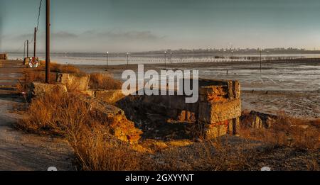 Installation sur un lac salé de séchage Kuyalnik près d'Odessa, en Ukraine, le matin froid de l'hiver Banque D'Images