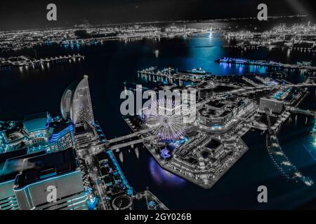 Vue de nuit de Yokohama (traitement monochrome : bleu).Lieu de tournage : préfecture de kanagawa, ville de Yokohama Banque D'Images