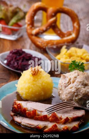 Avec des boulettes de porc grillées bavarois Banque D'Images