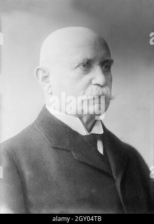 Une photo vintage vers 1908 du Comte Ferdinand Adolf Heinrich August Graf von Zeppelin ingénieur aéronautique et concepteur de l'avion rigide Zeppelin Banque D'Images