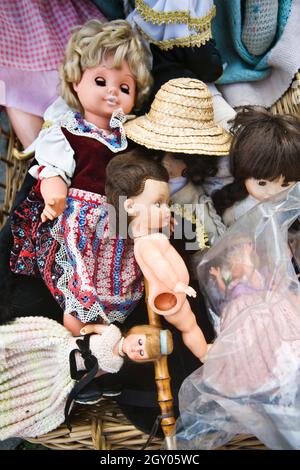 Poupée sur un stand de marché, Autriche Banque D'Images