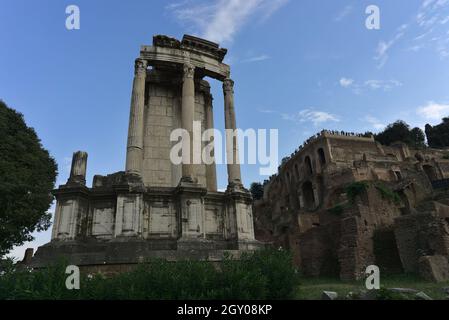 ROME, ITALIE - 01 septembre 2019 : le Temple de Vesta, ou les Aedes au Forum romain, Rome, Italie Banque D'Images