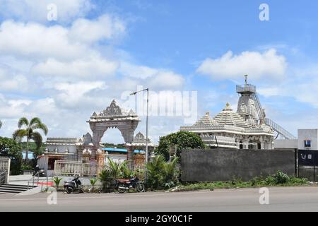 Vue arrière du temple Shree Ashamura Mataji à Pune, l'un des temples les plus hauts de Kondhwa Khurd.Maharashtra Banque D'Images