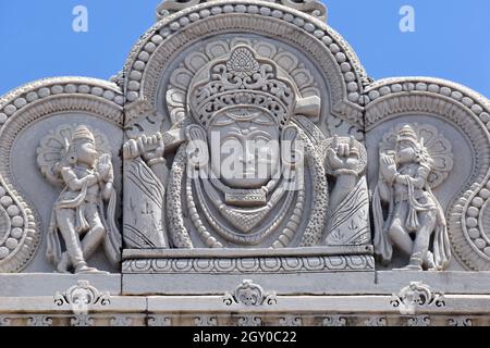 La déesse Shree Ashamura Mataji au sommet de la porte d'entrée à Kondhwa Khurd, Pune, Maharashtra Banque D'Images