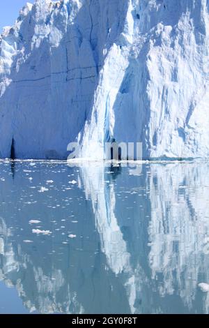 Langue des glaciers de la Sermia Eqip écrasante, Groenland Banque D'Images