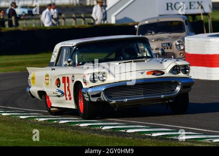 Romain Dumas, Bill Shepherd, Ford Thunderbird, St Mary’s Trophy Race, parties 1 et 2, voitures de berline qui ont pris sur la piste entre 1950 et 1959, Goodwoo Banque D'Images
