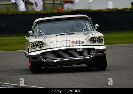 Romain Dumas, Bill Shepherd, Ford Thunderbird, St Mary’s Trophy Race, parties 1 et 2, voitures de berline qui ont pris sur la piste entre 1950 et 1959, Goodwoo Banque D'Images