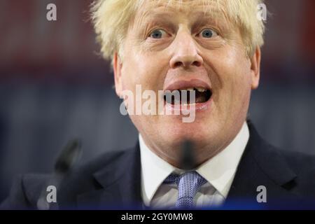 MANCHESTER, ROYAUME-UNI. 6 OCTOBRE Boris Johnson MP, Premier ministre du Royaume-Uni, premier seigneur du Trésor, le quatrième jour de la Conférence du Parti conservateur à Manchester Central, Manchester, le mercredi 6 octobre 2021. (Credit: MI News) Credit: MI News & Sport /Alamy Live News Banque D'Images