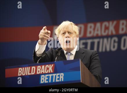 Manchester, Royaume-Uni. 06e octobre 2021. Le Premier ministre britannique Boris Johnson prononce son discours d’ouverture à la conférence du parti conservateur de 2021 à Manchester, le mercredi 06 octobre 2021. Photo de Hugo Philpott/UPI crédit: UPI/Alay Live News Banque D'Images