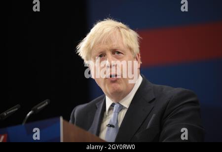 Manchester, Royaume-Uni. 06e octobre 2021. Le Premier ministre britannique Boris Johnson prononce son discours d’ouverture à la conférence du parti conservateur de 2021 à Manchester, le mercredi 06 octobre 2021. Photo de Hugo Philpott/UPI crédit: UPI/Alay Live News Banque D'Images