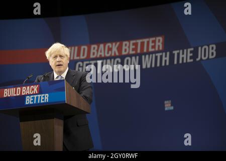 Manchester, Royaume-Uni. 06e octobre 2021. Le Premier ministre britannique Boris Johnson prononce son discours d’ouverture à la conférence du parti conservateur de 2021 à Manchester, le mercredi 06 octobre 2021. Photo de Hugo Philpott/UPI crédit: UPI/Alay Live News Banque D'Images