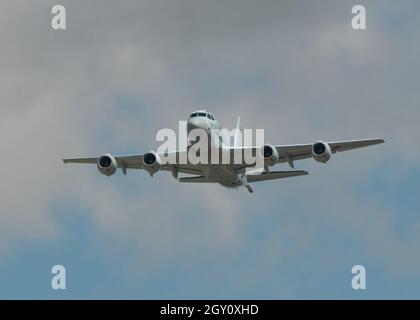 Un Kawasaki P-1 de la Force aérienne japonaise d'autodéfense survole la base aérienne de Fairford. Banque D'Images