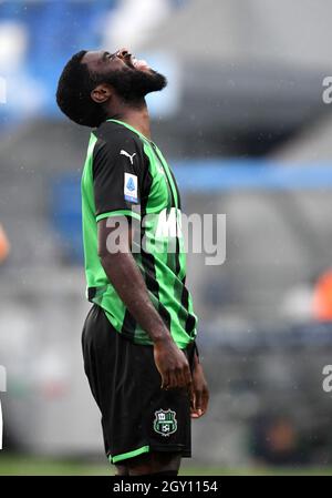 REGGIO NELl'EMILIA, ITALIE - SEPTEMBRE 26: Jeremie Boga des États-Unis Sassuolo réagit, pendant la série Un match entre les États-Unis Sassuolo et les États-Unis Salernitana au Mapei Stadium - Citta' del Tricolor le 26 septembre 2021 à Reggio nell'Emilia, Italie. (Photo par MB Media) Banque D'Images