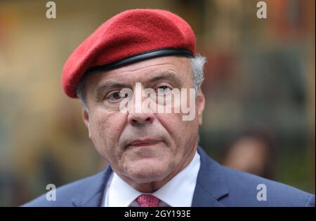 New York, NY, États-Unis. 5 octobre 2021. Cinquième Avenue, New York, États-Unis, le 05 octobre 2021 - Curtis Sliwa, candidat de Mayoral, a soutenu le déménagement d'Andrew Yangs pour former un parti indépendant lors d'une conférence de presse devant Barnes and Noble à New York. Photo: Luiz Rampelotto/EuropaNewswire.PHOTO CRÉDIT OBLIGATOIRE. (Image de crédit : © Luiz Rampelotto/ZUMA Press Wire) Banque D'Images