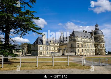 Frankreich, Saint-Florent-le-vieil, 12.09.2021: das Chateau de Serrant in der französischen Ortschaft Saint-Georges-sur-Loire im Département Maine-et- Banque D'Images