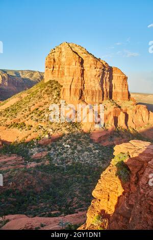 Portrait de Bell Rock dans la lumière du matin sur un ciel clair Banque D'Images