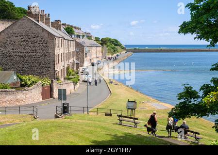 Maisons géorgiennes à l'extérieur des murs de la ville sur Pier Road Berwick-upon-Tweed ou Berwick-on-Tweed Northumberland England GB UK Europe Banque D'Images