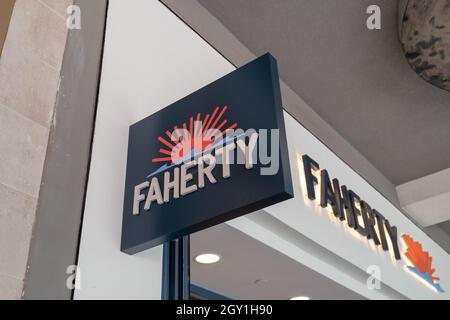 San Jose, États-Unis. 25 septembre 2021. Vue à angle bas de l'enseigne sur la façade de la boutique de vêtements Faherty sur Santana Row à San Jose, Californie, 25 septembre 2021. (Photo par Smith Collection/Gado/Sipa USA) crédit: SIPA USA/Alay Live News Banque D'Images