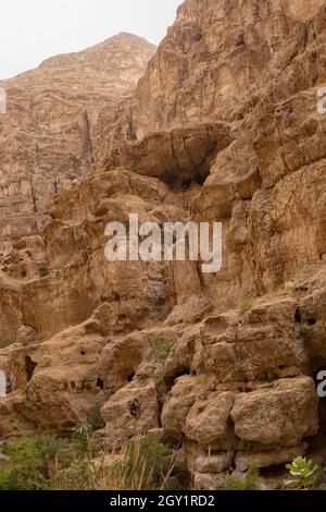 Canyon de la rivière Wadi Shab avec falaises rocheuses à Sultanat d'Oman Banque D'Images