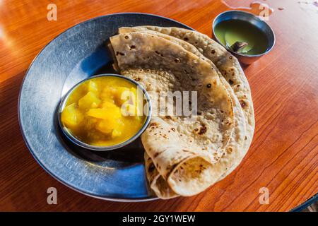 Cuisine indienne - chutney de mangue et chapati Banque D'Images