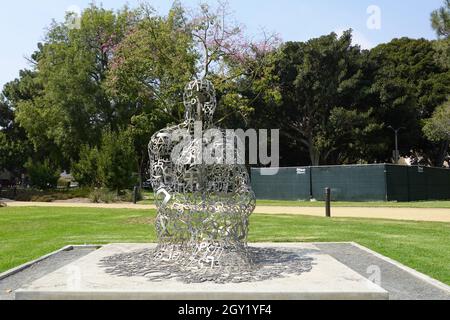 Endless V, par Juame Plensa, un morceau d'art public dans, Beverly Gardens Park, Beverly Hills, Californie, Etats-Unis Banque D'Images