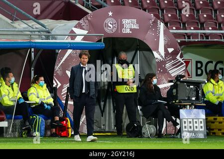 Genève, Suisse. 06e octobre 2021. Joe Monteumurro (Juventus), entraîneur-chef, lors du match de football du 1er tour du groupe de la Ligue des champions de l'UEFA Womens, entre Servette FCCF et Juventus au Stade de Genève, en Suisse. Crédit: SPP Sport presse photo. /Alamy Live News Banque D'Images