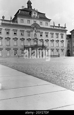 Das barocke Residenzschloss à Ludwigsburg, Deutschland 1930 er Jahre. Le Palais baroque de Ludwigsburg, Allemagne 1930. Banque D'Images