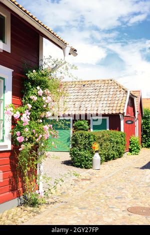 Maison de campagne bleue à Vadstena - Suède Banque D'Images