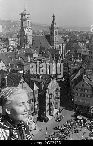 Blick auf den belebten Stuttgarter Marktplatz, Deutschland 1930er Jahre. Vue sur la place du marché animée à Stuttgart, Allemagne 1930. Banque D'Images