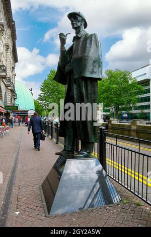 Londres, Angleterre - Mai 23 2006: La statue publique du détective fictif Sherlock Holmes qui se trouve à l'extérieur de la gare de Baker Street à Londres. Banque D'Images