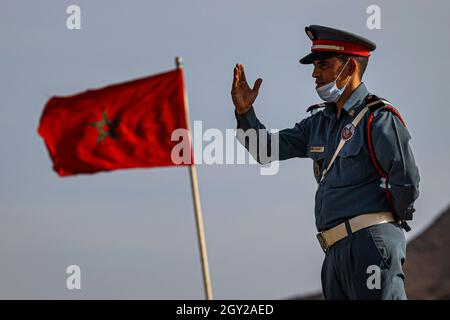 Zagora, Maroc.06e octobre 2021.Police marocaine pendant le Rallye du Maroc 2021, du 8 au 13 octobre 2021 à Zagora, Maroc - photo Julien Delfosse / DPPI crédit: DPPI Media/Alamy Live News Banque D'Images