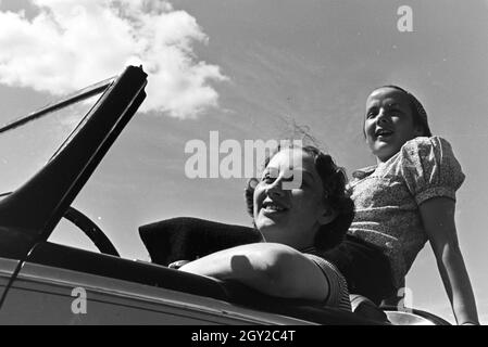 Ein Ausflug mit dem Ford Eifel, Deutsches Reich 1930er Jahre. Une excursion avec la Ford Eifel, Allemagne 1930. Banque D'Images