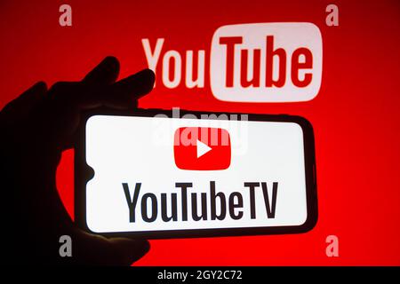 Brésil. 06e octobre 2021. Dans cette illustration, le logo YouTube TV affiché sur un smartphone. (Photo de Rafael Henrique/SOPA Images/Sipa USA) crédit: SIPA USA/Alay Live News Banque D'Images