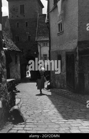 Ein Ausflug nach Hirschhorn am Neckar, Deutsches Reich 1930er Jahre. Une excursion à Hirschhorn à côté du Neckar, Allemagne 1930. Banque D'Images