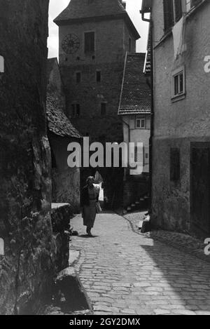 Ein Ausflug nach Hirschhorn am Neckar, Deutsches Reich 1930er Jahre. Une excursion à Hirschhorn à côté du Neckar, Allemagne 1930. Banque D'Images