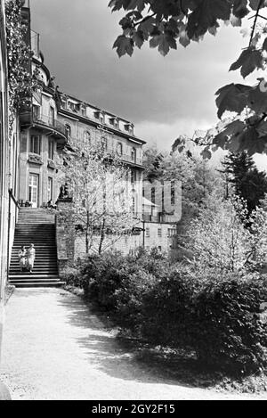 Ein Ausflug Zum Schloss Bühlerhöhe im Schwarzwald, Deutsches Reich 1930er Jahre. Un voyage à Bühlerhöhe château dans la Forêt-Noire, Allemagne 1930. Banque D'Images