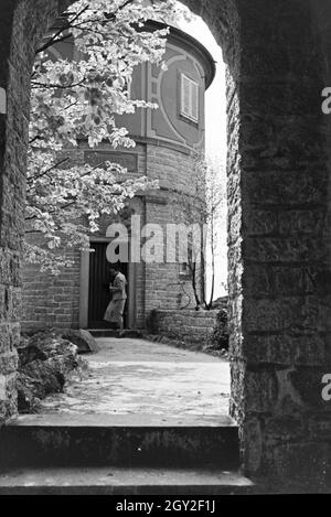 Ein Ausflug Zum Schloss Bühlerhöhe im Schwarzwald, Deutsches Reich 1930er Jahre. Un voyage à Bühlerhöhe château dans la Forêt-Noire, Allemagne 1930. Banque D'Images