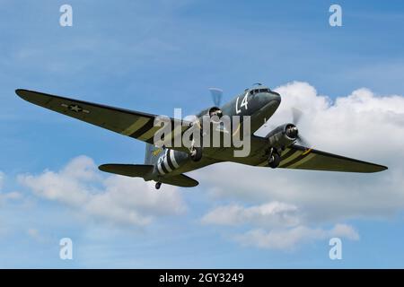 USAAC Douglas C47 DC3 Dakota Vintage Military transport à Flying Legends Duxford Banque D'Images