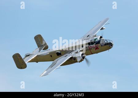 Red Bull North American B25 Mitchell au Duxford Airshow Banque D'Images