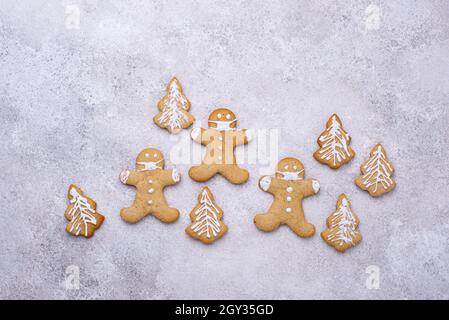 Biscuits de pain d'épice de Noël dans le masque facial Banque D'Images