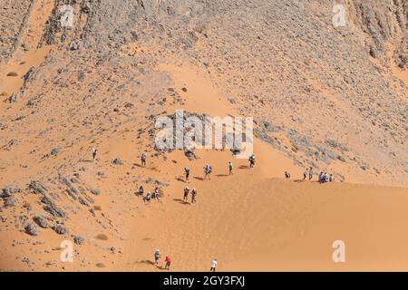 Etape mystère.6 octobre 2021.Marathon des Sables, stade 4 d'un ultra-marathon de six jours, 251 km, soit environ la distance de six marathons réguliers.La plus longue étape est de 82 km de long.Cette course de plusieurs jours se déroule chaque année dans le sud du Maroc, dans le désert du Sahara.Crédit : action plus Sports/Alamy Live News Banque D'Images