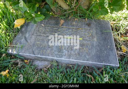 Los Angeles, Californie, États-Unis 5 octobre 2021 Une vue générale de l'atmosphère de la tombe du directeur John Huston dans le jardin des légendes au cimetière Hollywood Forever le 5 octobre 2021 à Los Angeles, Californie, États-Unis.Photo par Barry King/Alay stock photo Banque D'Images