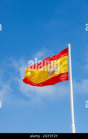 Le drapeau de l'Espagne, tel qu'il est défini dans la Constitution espagnole de 1978, se compose de trois bandes horizontales: Rouge, jaune et rouge, la bande jaune Banque D'Images