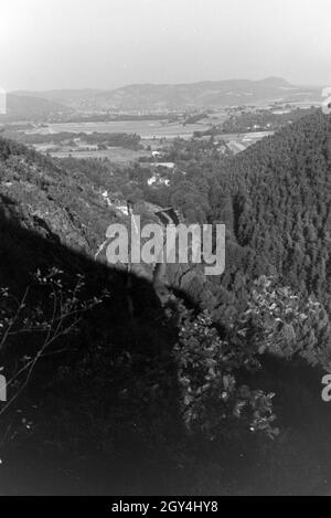 Die Aussicht auf das Schwarzatal bei Bad Blankenburg, Deutschland 1930 er Jahre. La vue sur la vallée de la Schwarza près de Bad Blankenburg, Allemagne 1930. Banque D'Images