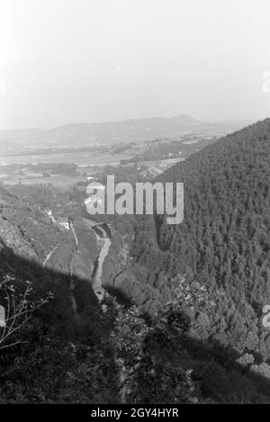 Die Aussicht auf das Schwarzatal bei Bad Blankenburg, Deutschland 1930 er Jahre. La vue sur la vallée de la Schwarza près de Bad Blankenburg, Allemagne 1930. Banque D'Images