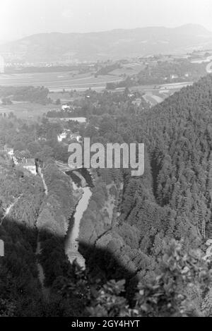 Die Aussicht auf das Schwarzatal bei Bad Blankenburg, Deutschland 1930 er Jahre. La vue sur la vallée de la Schwarza près de Bad Blankenburg, Allemagne 1930. Banque D'Images