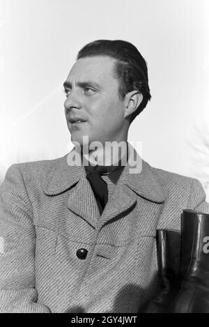 Porträt des österreichischen Eiskunstläufers Olympiasieger und Karl Schäfer, Deutschland 1930 er Jahre. Portrait de l'figureskater et champion olympique autrichien Karl Schäfer, Allemagne 1930. Banque D'Images