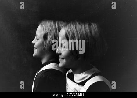 Zwei der Vierlinge von Brücken, Deutsches Reich 1930er Jahre. Deux des quadruplets de Brücken, Allemagne 1930. Banque D'Images