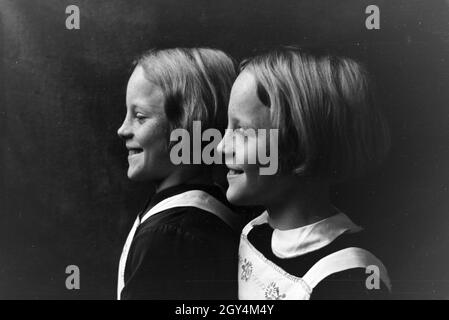 Zwei der Vierlinge von Brücken, Deutsches Reich 1930er Jahre. Deux des quadruplets de Brücken, Allemagne 1930. Banque D'Images